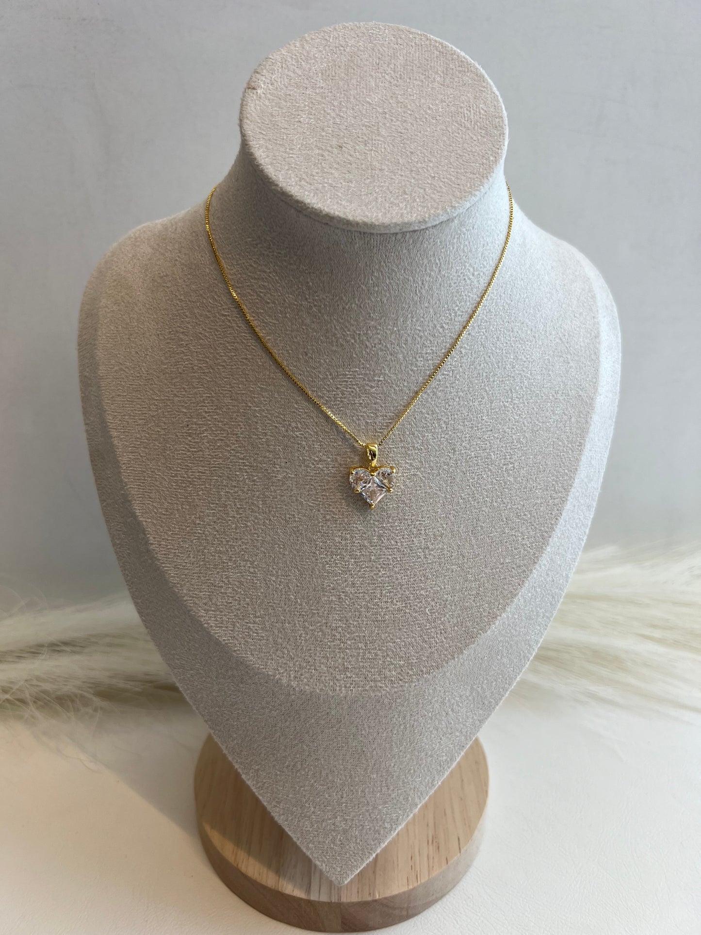 CRISTAL CORA NECKLACE