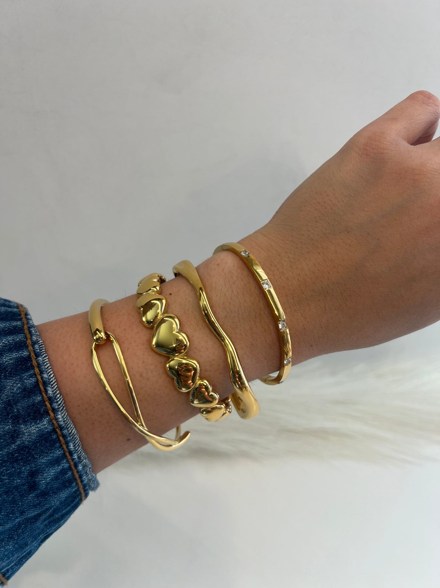 GOLD CORA BANGLE